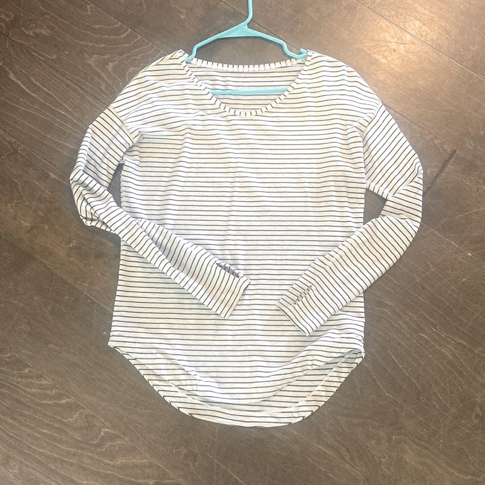 EUC Lululemon 5 year yogini long sleeve heathered light grey/black stripe